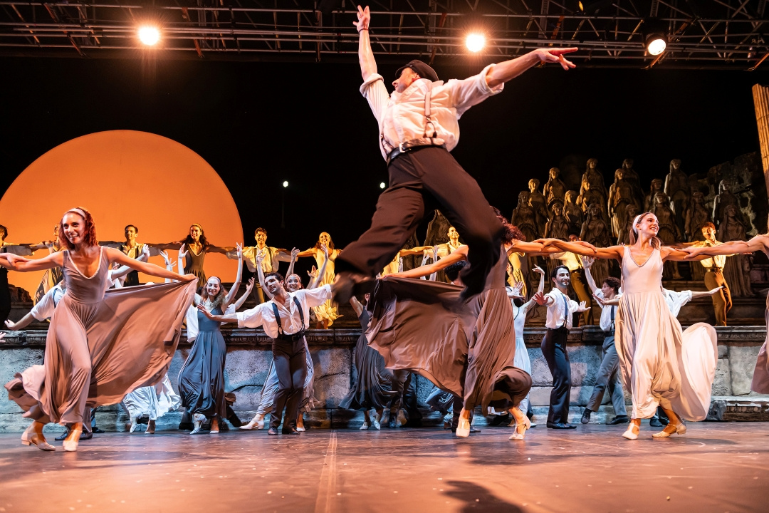 Zorba il greco pronto a far danzare il Teatro Romano