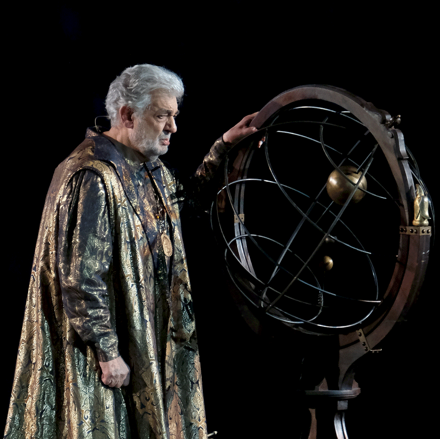 Plácido Domingo debuts in a new role at the Arena di Verona